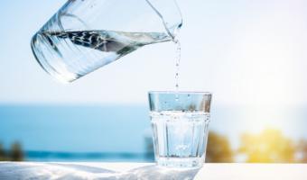 Стакан теплой воды после пробуждения